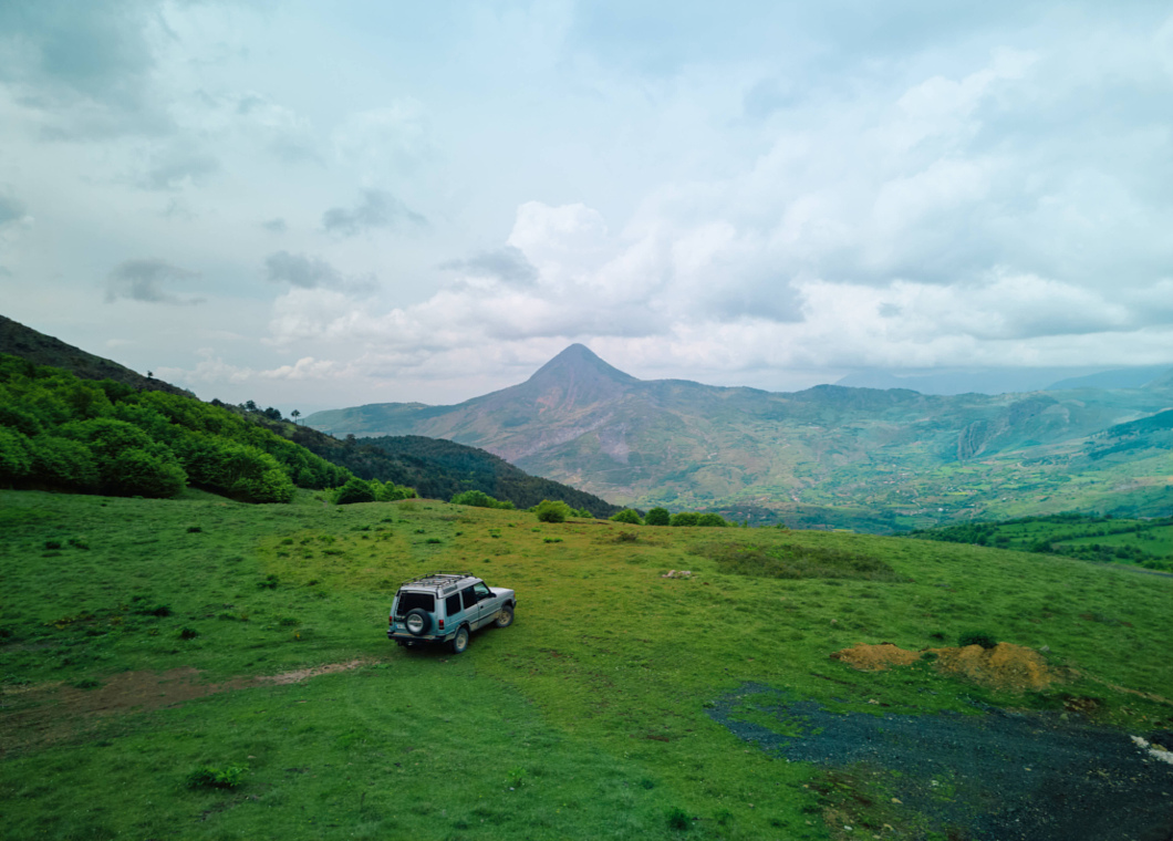 jeep-safari-po-gorach-valamara-albania-z-polskim-przewodnikiem